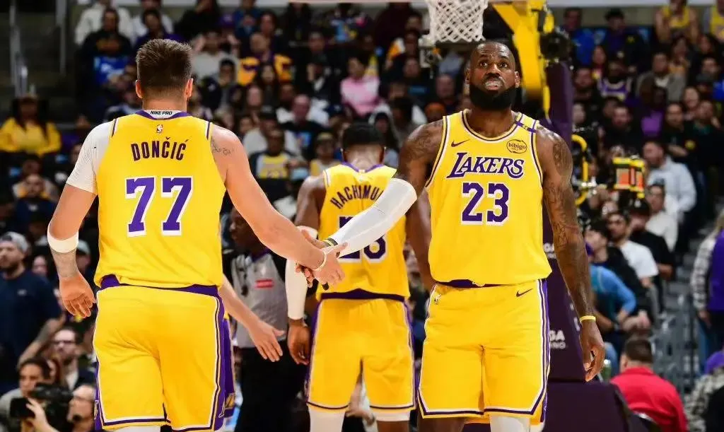 浓眉哥三巨头联手，雄鹿得分突破，全明星入选冲击季后赛！-多米体育官网开户