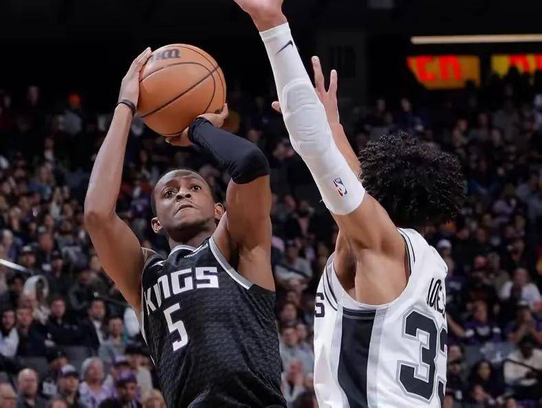 魔术复出首战，76人状态火爆，詹姆斯成为焦点！-多米体育官网入口