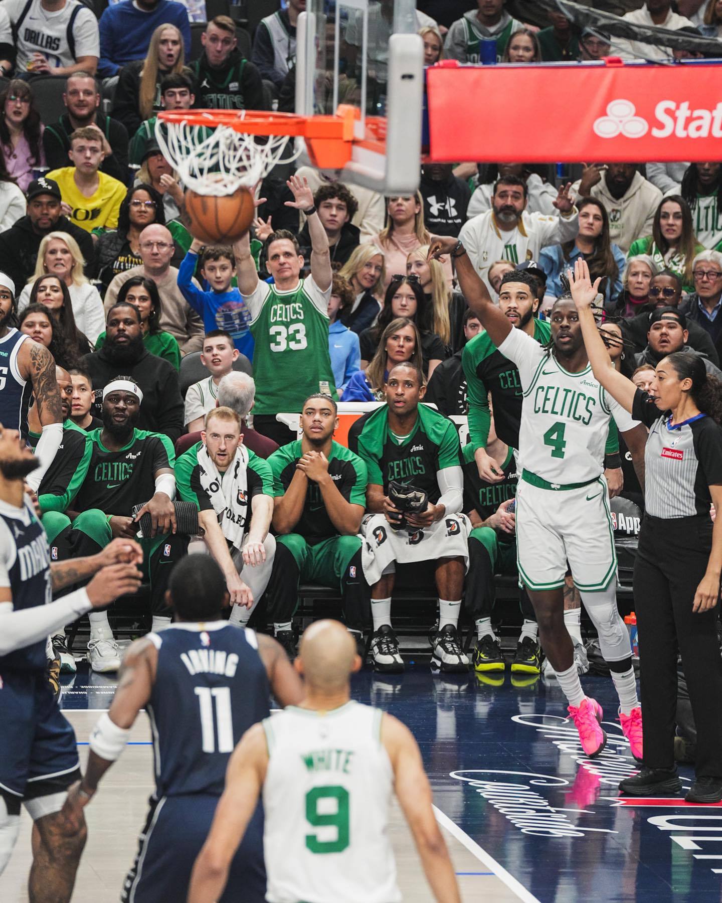 步行者惊艳全场，独行侠助攻爆棚，米切尔逆转取胜！