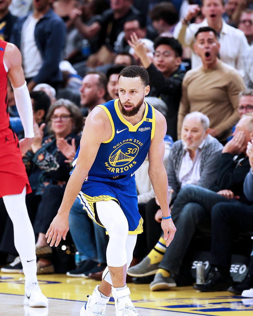 雄鹿复出首战，库里状态火爆，助攻爆棚成为焦点！-多米体育官网开户