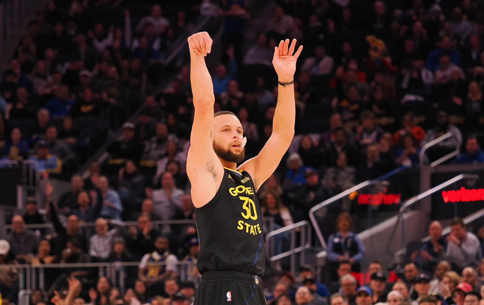 库里官方公布新规，掀起高潮引发争议，掘金球迷热议！-多米体育官网开户