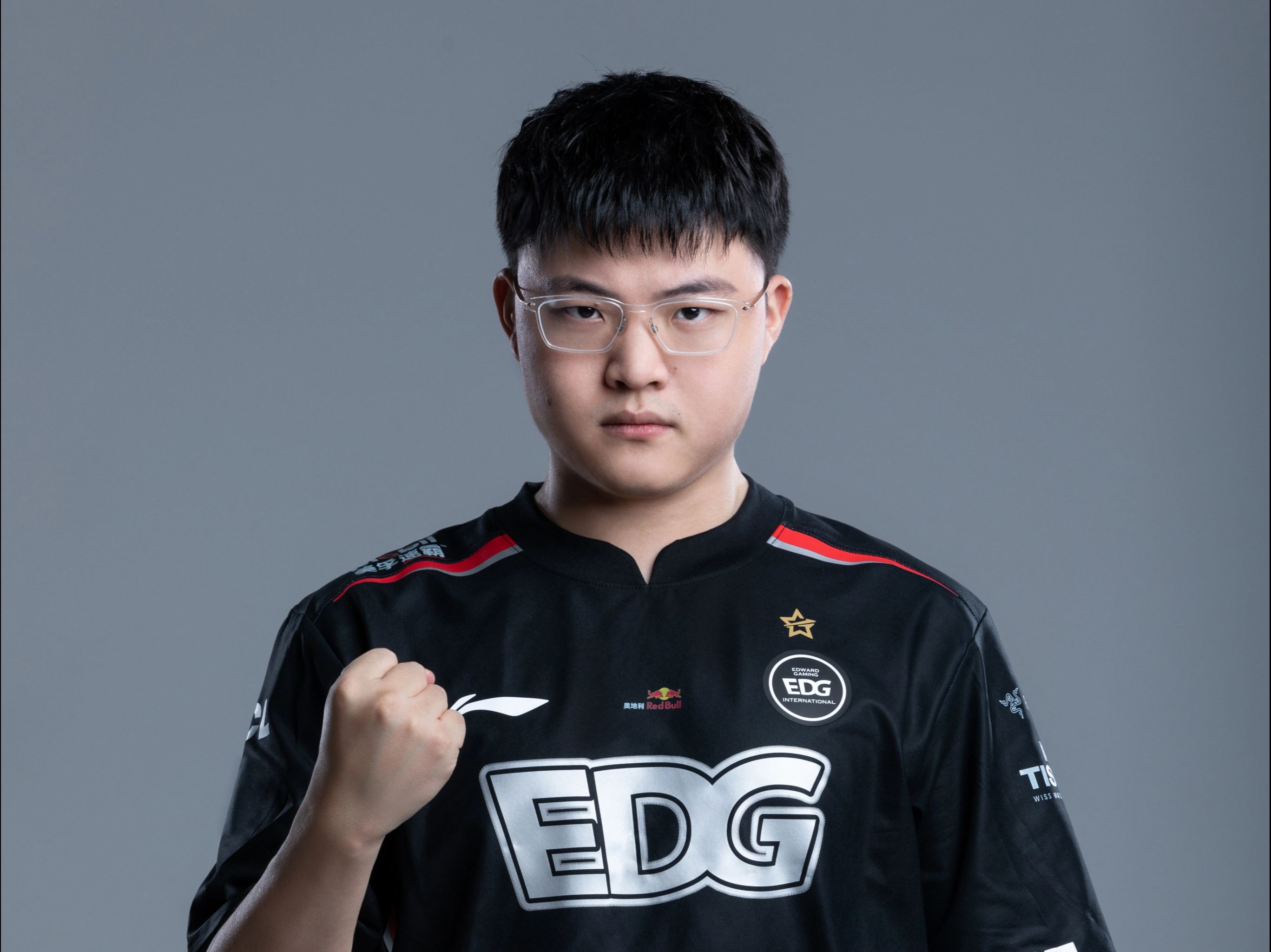 Uzi回归赛场，连败首场状态亮眼，老鹰观众沸腾！-多米体育官网开户